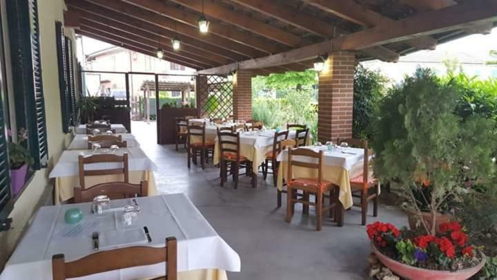Locanda Della Luna Rossa Calosso Εξωτερικό φωτογραφία